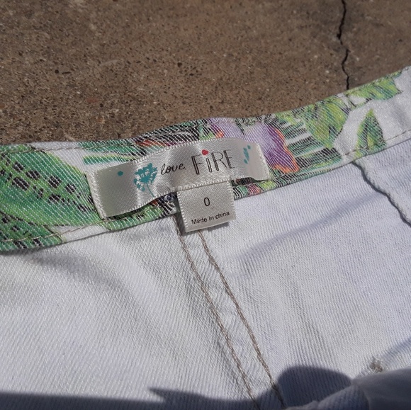 Printed Floral Jean Shorts - Picture 4 of 5